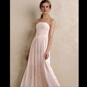 Dainty strapless gown